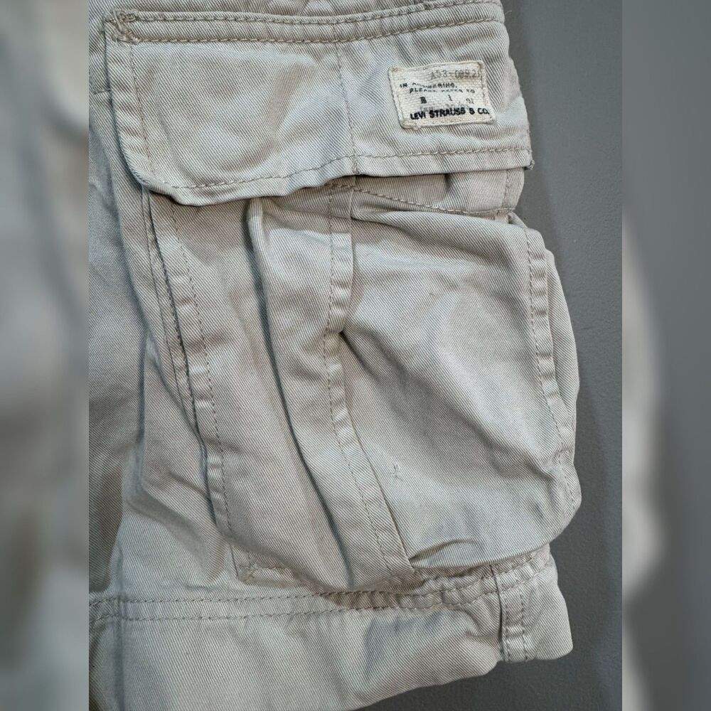 Men's Cream Levi's Cotton Cargo Shorts Size 33 VGUC - Picture 5 of 9